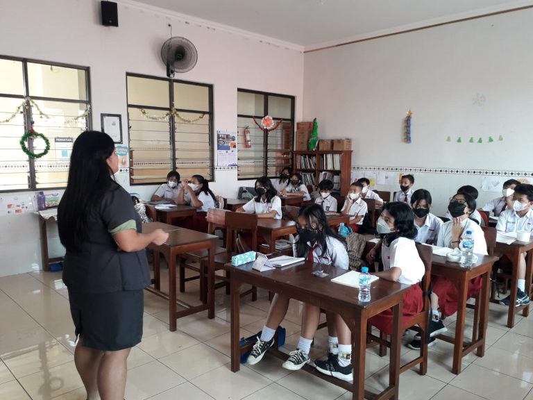 FLA SCU dan USLS Filipina Mengajar Bahasa Inggris di Sekolah Dasar